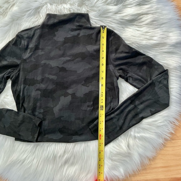 Lululemon Athletica Black Camouflage Long Sleeve Mock Neck Top Size 8 - Picture 4 of 5